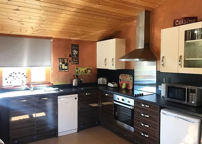 Chinchilla - Still Rabbit - Hot Tub - Yorkshire Willa Selby