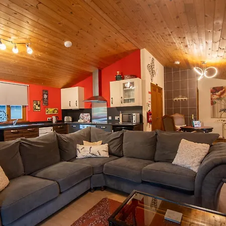 Chinchilla - Still Rabbit - Hot Tub - Yorkshire Villa *