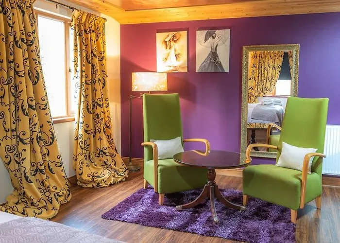 Chinchilla - Still Rabbit - Hot Tub - Yorkshire Villa *