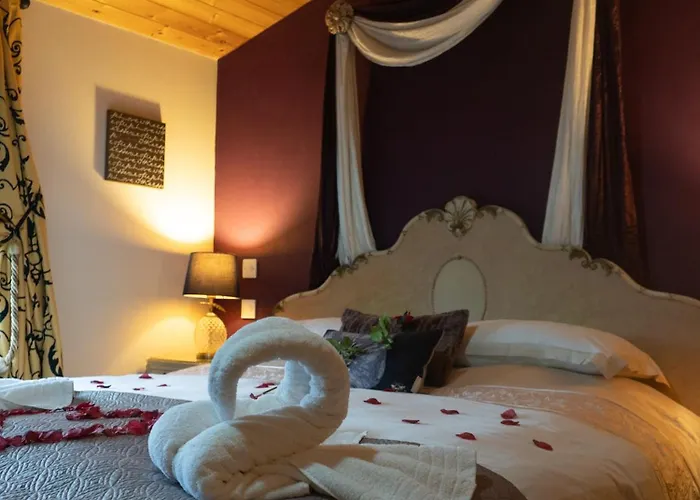 Chinchilla - Still Rabbit - Hot Tub - Yorkshire Villa *